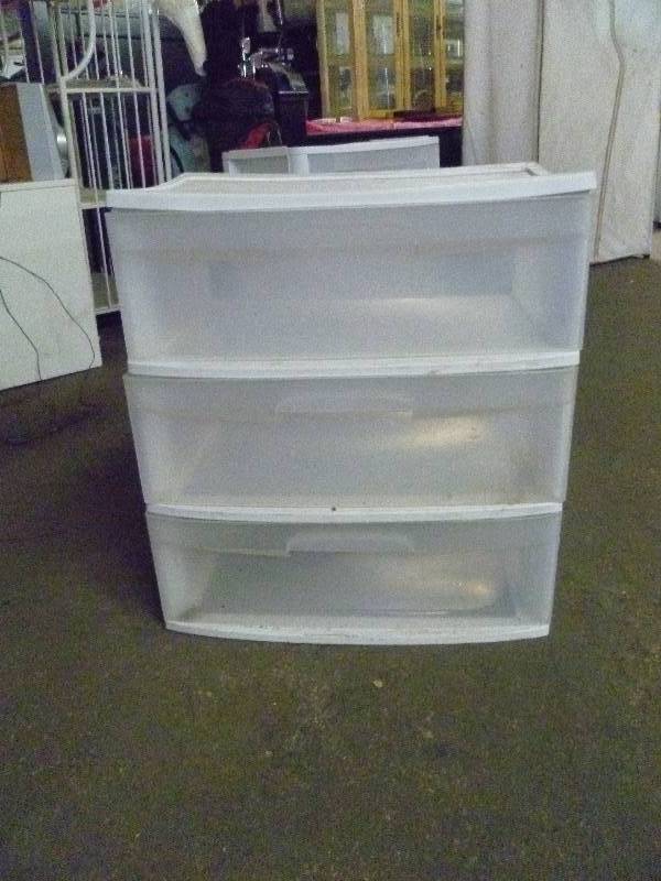 lot 1707 image: Sterilite Storage Bin