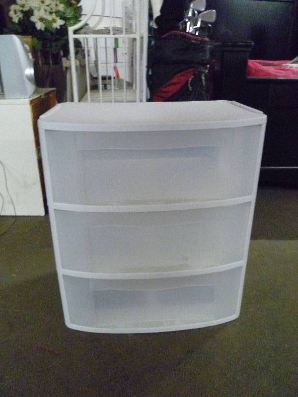 lot 1708 image: Sterilite Storage Bin