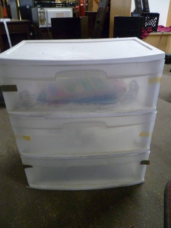 lot 1710 image: Sterilite Storage Bin