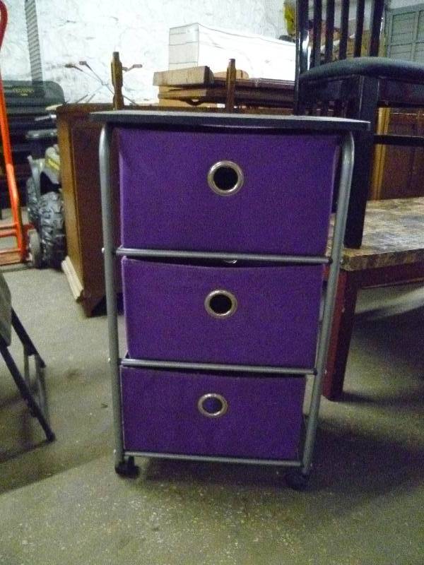 lot 1713 image: Rolling Drawer Cart