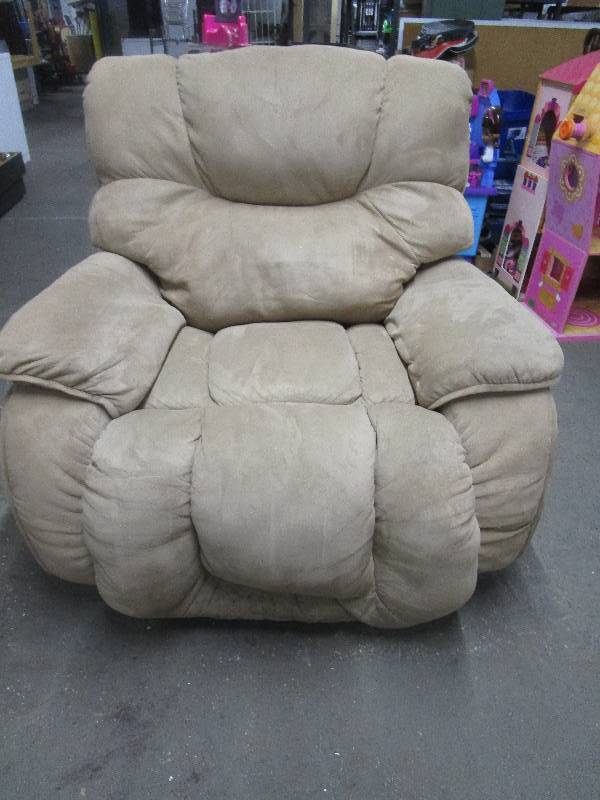 lot 1594 image: Overstuffed Recliner