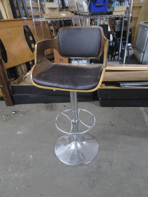 lot 1600 image: Modern Barstool