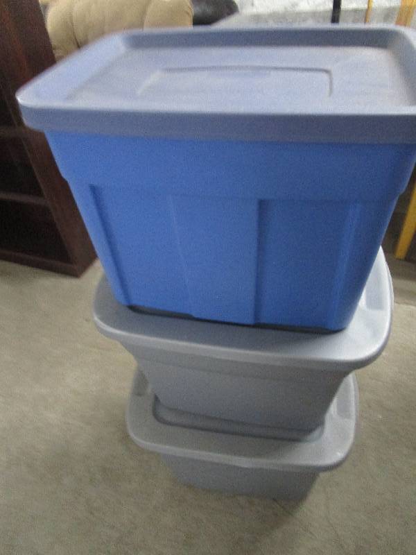 lot 1610 image: Lot of Totes