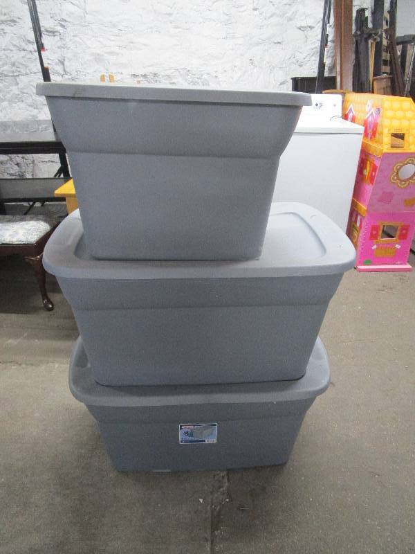 lot 1611 image: Lot of Totes