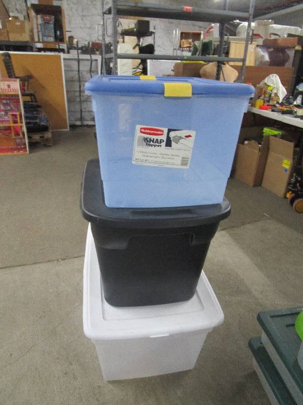 lot 1613 image: Lot of Totes