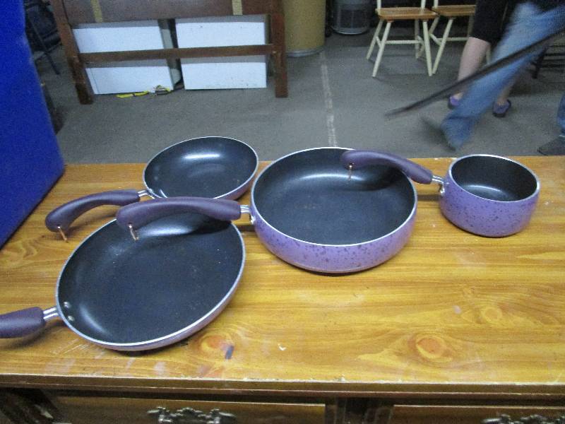 lot 1631 image: Set of Pans