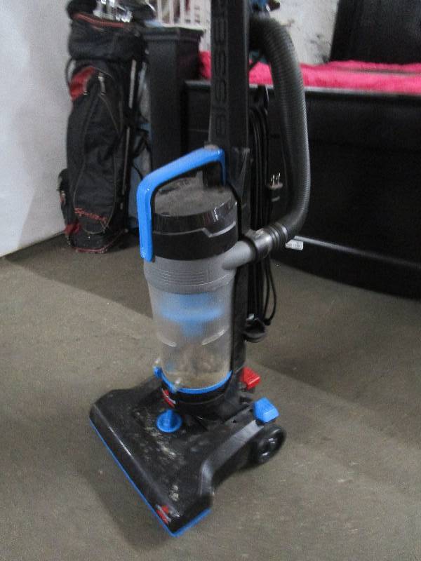 lot 1654 image: Vacuum Cleaner