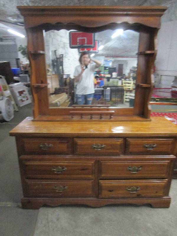 lot 1655 image: Dresser with Mirror