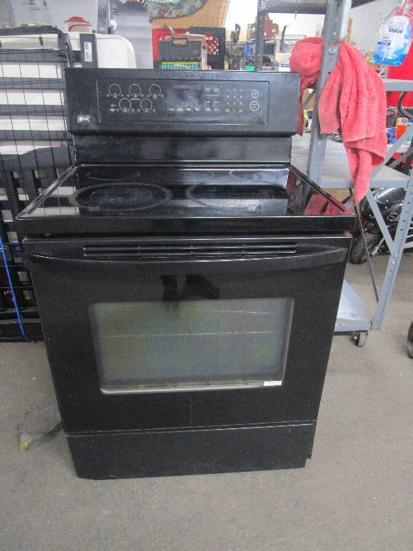 lot 1605 image: LG Flat Top Stove