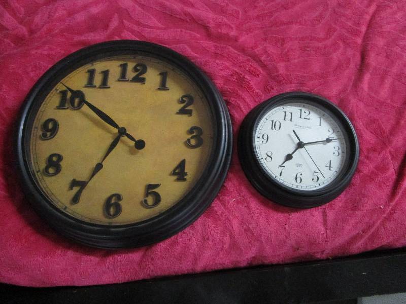 lot 1665 image: Pair of Clocks