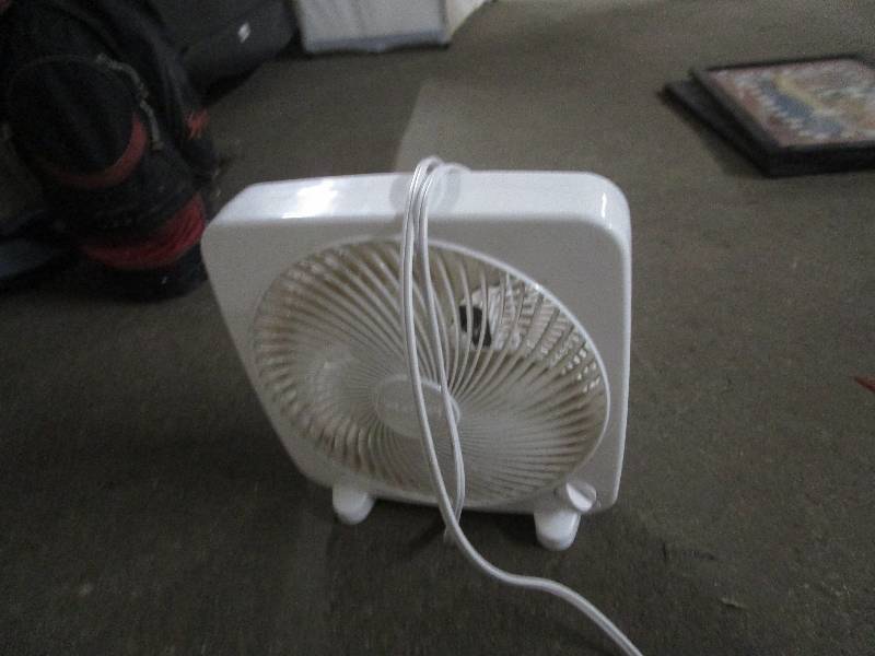 lot 1666 image: Floor Fan