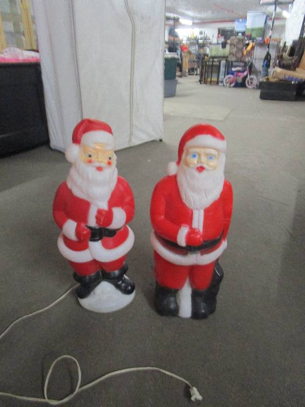 lot 1674 image: Christmas Yard Dcor