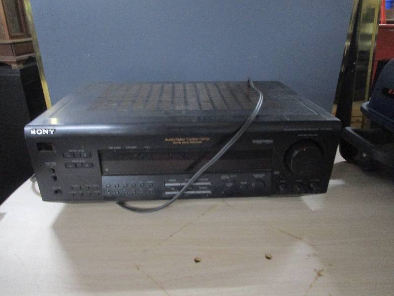 lot 1676 image: Sony Amplifier