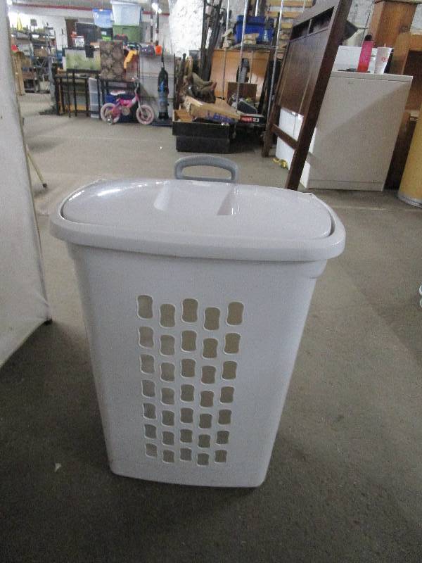 lot 1683 image: Laundry Basket