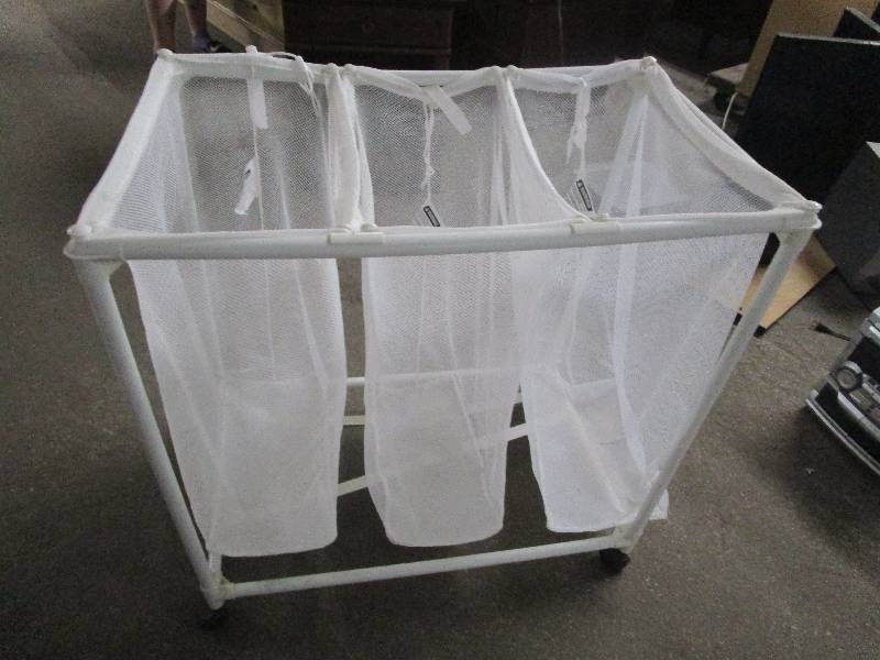 lot 1688 image: Laundry Basket