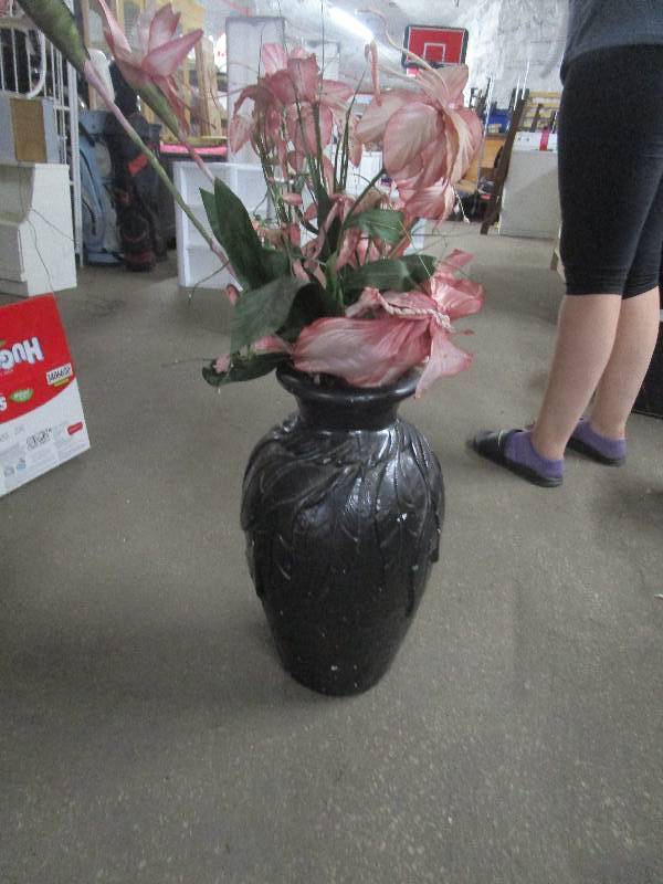 lot 1697 image: Large Vase