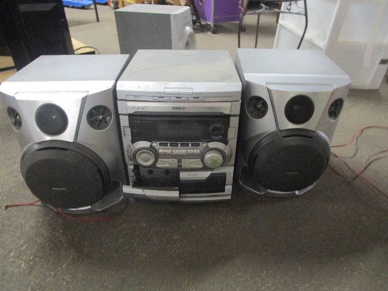 lot 51 image: Home Stereo