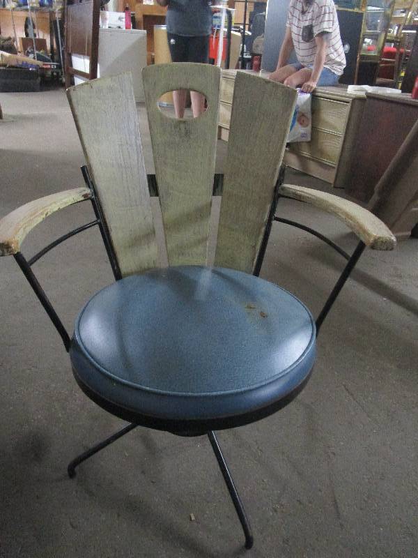 lot 50 image: Barstool