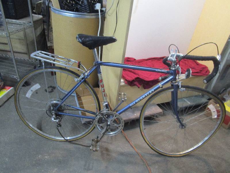 lot 1804 image: Fuji Berkeley Bicycle