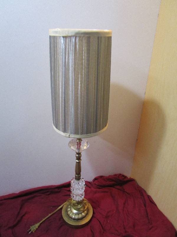 lot 1803 image: Table Lamp