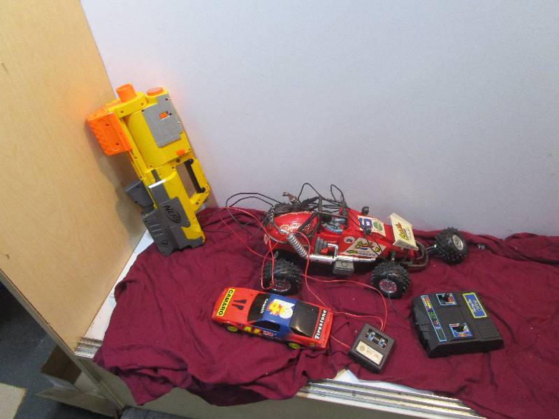 lot 1799 image: Lot of Toys