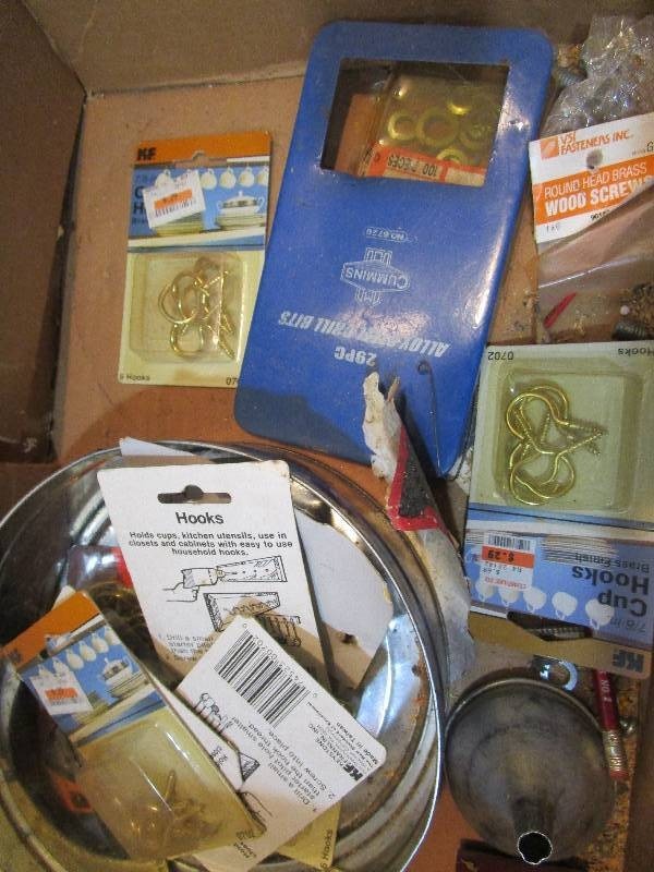 lot 1798 image: Hooks Screws and more