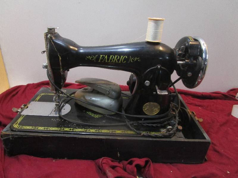 lot 1788 image: Antique Sewing Machine