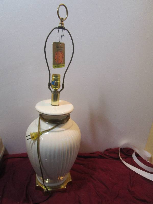 lot 1787 image: Table Lamp