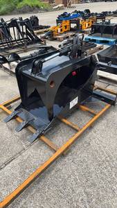 lot 11 image: Unused Captok Stump Grab Bucket CK-SGB20 Skid Steer Attachment