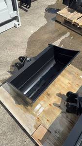 lot 50 image: 24 unused Heavy Duty Mini-Excavator Bucket Attachment