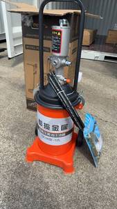 lot 146 image: High Pressure Grease Gun DL08-12L Air Operated Lubricator