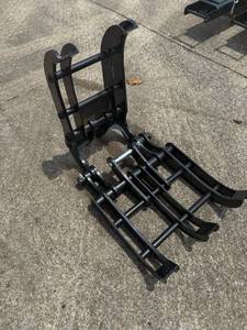 lot 100 image: Unused Mini Excavator Grabber Attachment