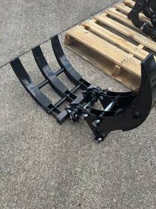 lot 102 image: Unused Mini Excavator Thick Grabber Attachment