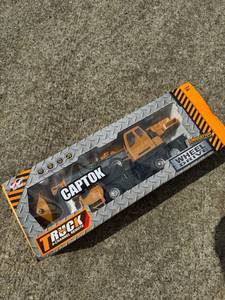 lot 158 image: AO HAI Truck 8-Channel Remote Control Construction Vehicle with Lights and Sound