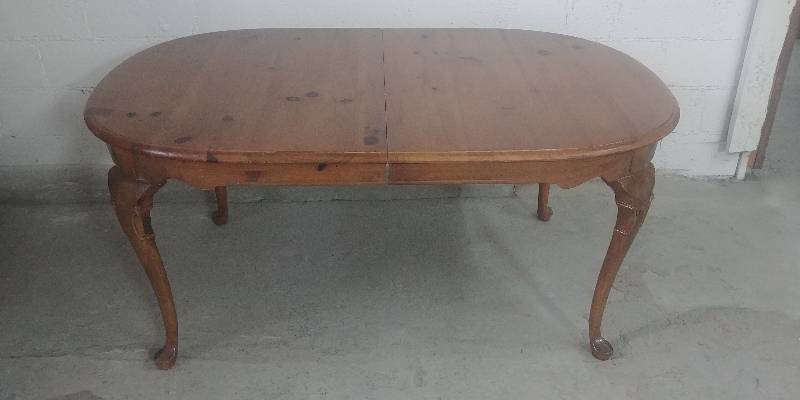 lot 862 image: Solid Wood Dining Table