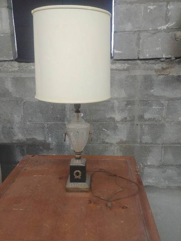 lot 851 image: Decorative Table Lamp