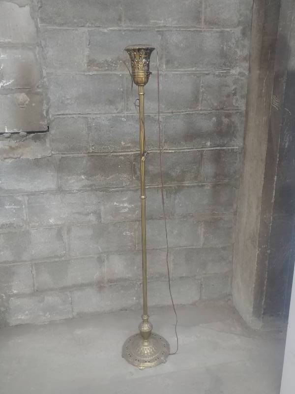 lot 854 image: Large Decorative Antique Floor Lamp