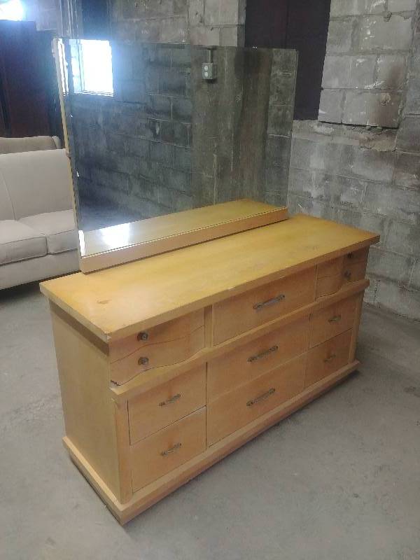 lot 868 image: Mid Century Dresser with Mirror