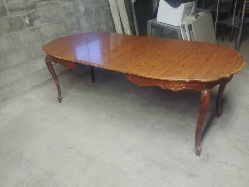 lot 874 image: Large Dining Table with Removable Leaves