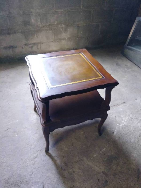 lot 881 image: Vintage 2 Tier Side Table