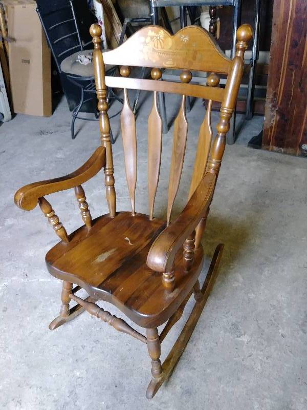 lot 885 image: Heavy Vintage Rocking Chair
