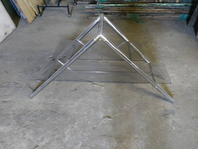 lot 888 image: Modern Glass Shelving Unit or Plant Stand