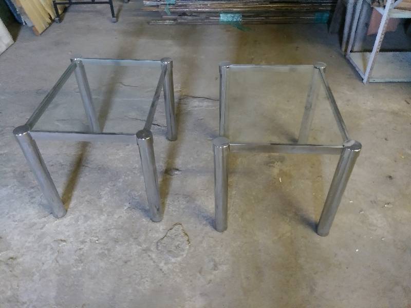 lot 889 image: Pair of Modern Glass Top End Tables