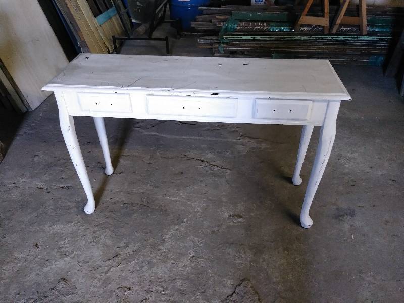 lot 891 image: Sofa Table