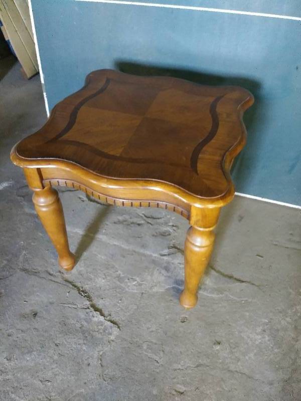 lot 893 image: Decorative Oak End Table