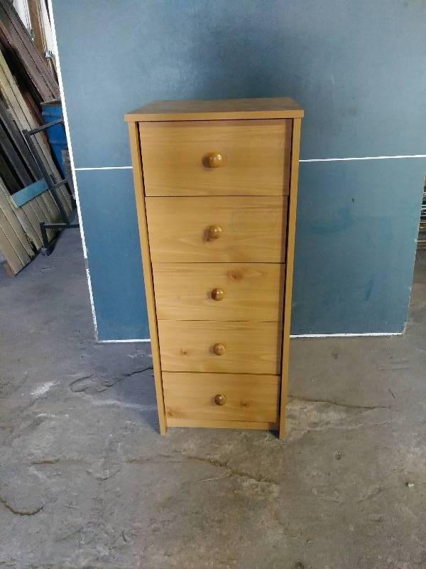lot 905 image: Tall Drawer Stack