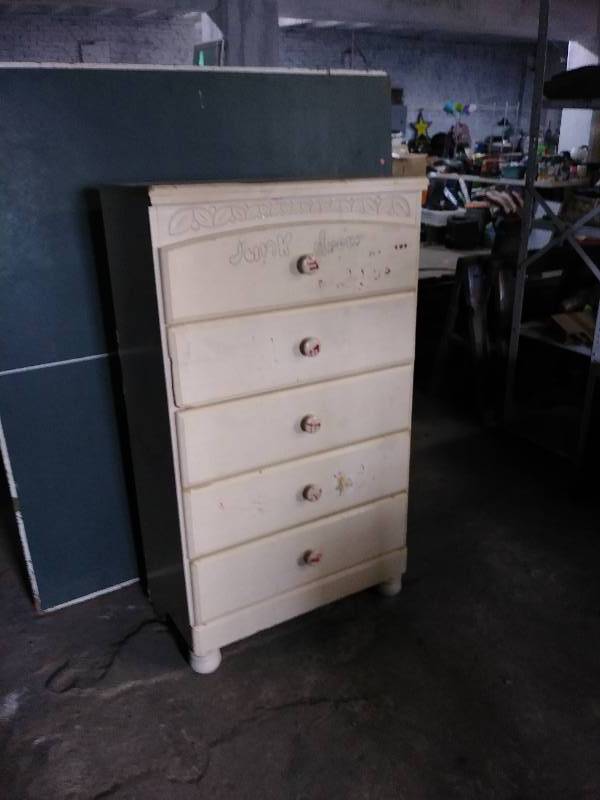 lot 906 image: Tall Dresser