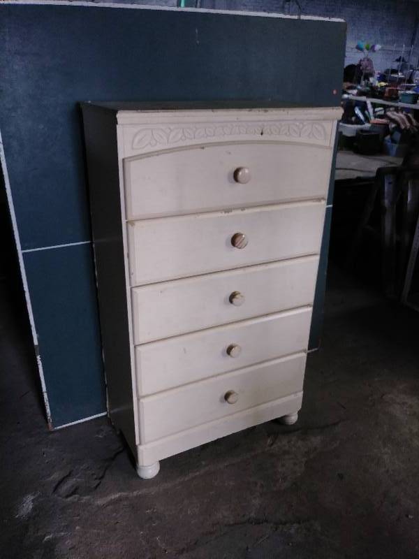 lot 907 image: Tall Dresser