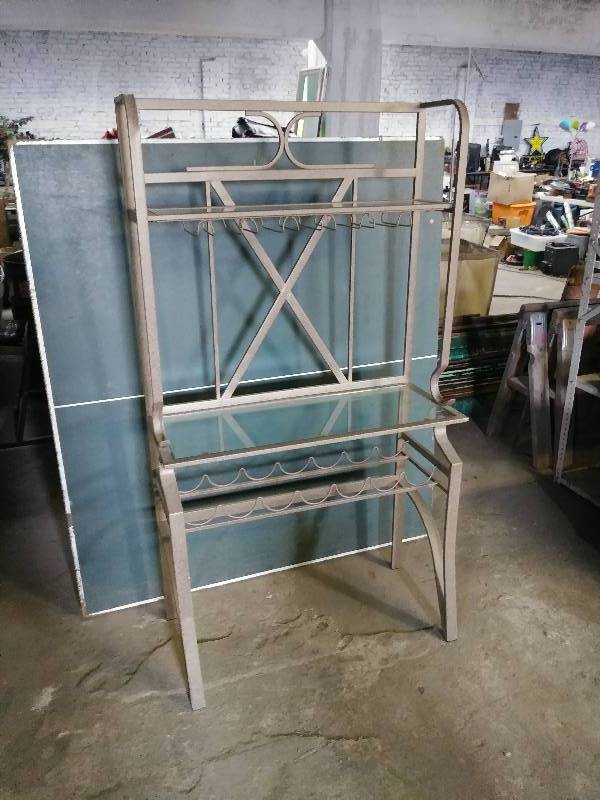 lot 909 image: Nice Wine Rack Butlers Pantry