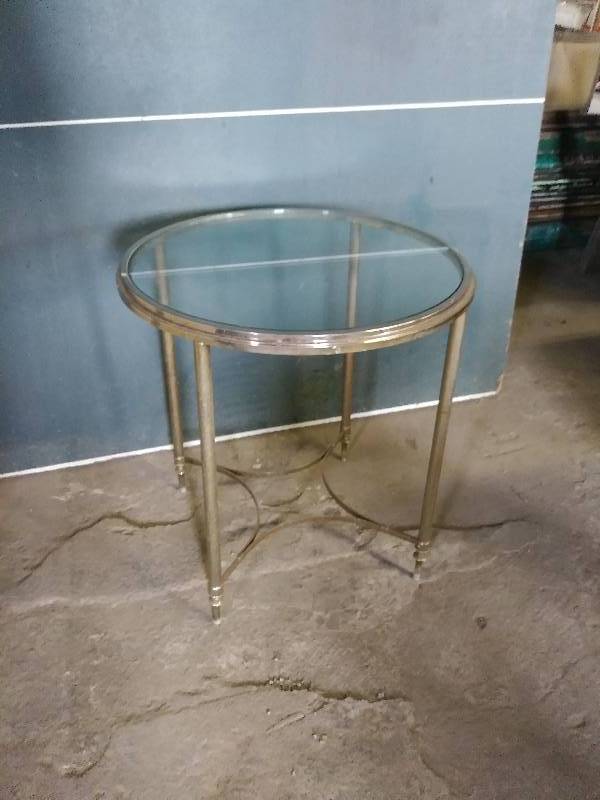 lot 910 image: Round Glass Top Side Table